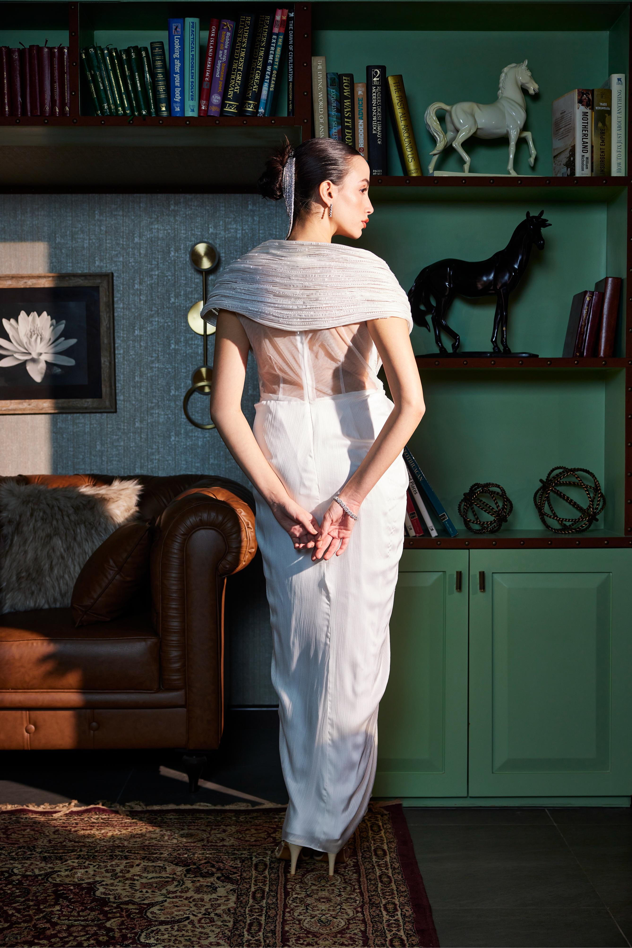 Ivory Shoulder Draped Sculpted Saree