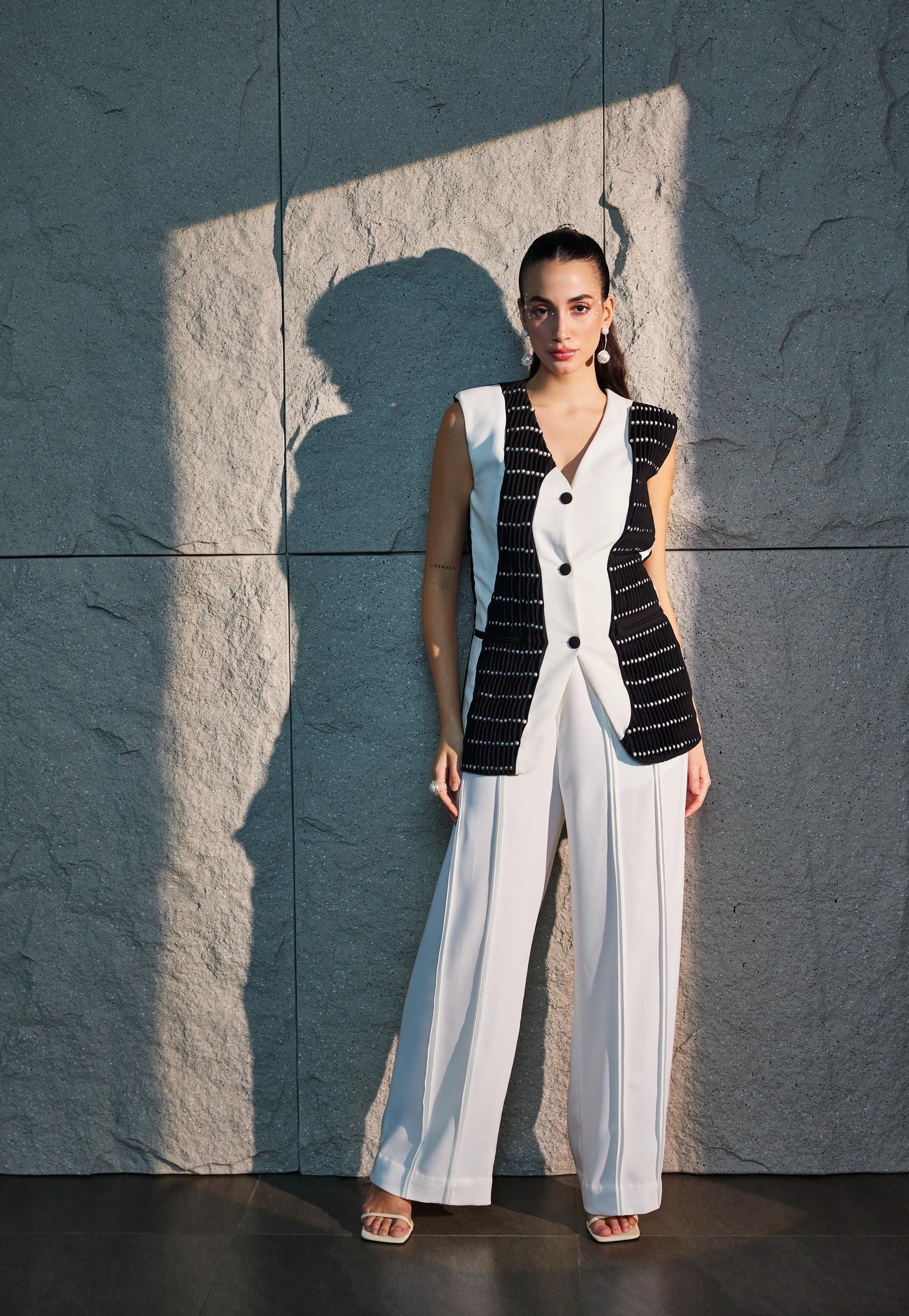 Dual Color V-Neck Pintucked  Jacket