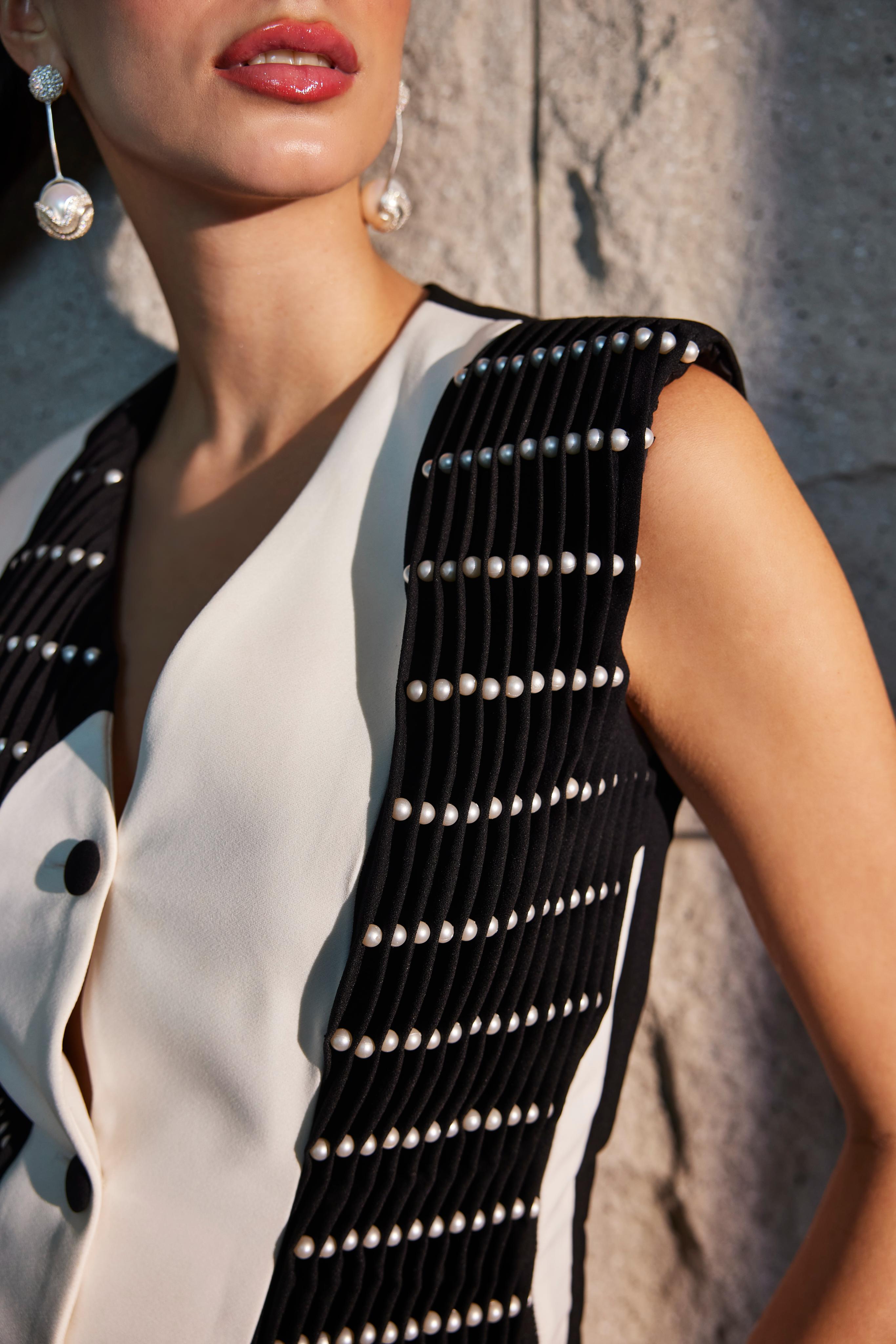 Dual Color V-Neck Pintucked  Jacket